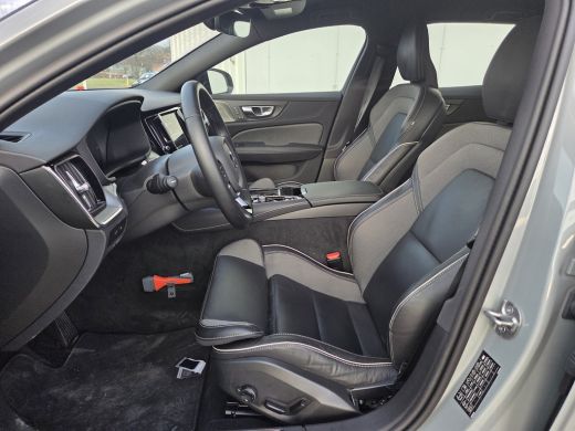 Volvo  V60 2.0 T6 Plug-in hybrid AWD Plus Dark | Trekhaak | 360cam | Harman Kardon | ActivLease financial lease