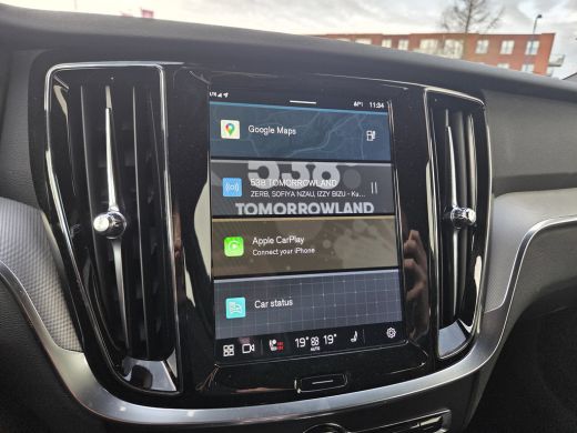 Volvo  V60 2.0 T6 Plug-in hybrid AWD Plus Dark | Trekhaak | 360cam | Harman Kardon | ActivLease financial lease