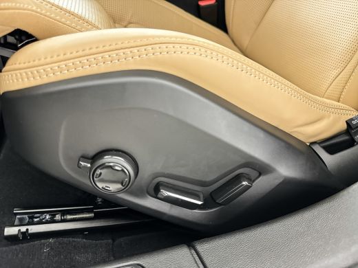 Volvo  V60 T8 Recharge Ultra Dark | 19" | Bowers & Wilkins | Geventileerd Nappa | Massagestoelen | Trekhaak ... ActivLease financial lease