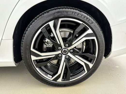 Volvo  V60 T8 Recharge Ultra Dark | 19" | Bowers & Wilkins | Geventileerd Nappa | Massagestoelen | Trekhaak ... ActivLease financial lease