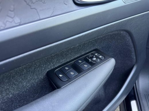 Volvo  XC40 1.5 T4 Recharge R-Design Expression NL AUTO | CAMERA | PANO | 5x voorraad ActivLease financial lease