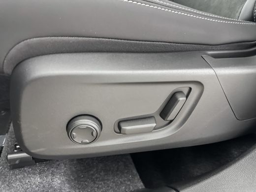 Volvo  XC40 B4 Plus Dark | 19" | Leder/Nubuck | Panoramadak | 360 Camera | Pixel LED | Getint Glas | Harman K... ActivLease financial lease