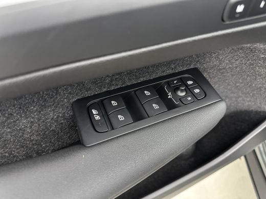 Volvo  XC40 B4 Plus Dark | 19" | Leder/Nubuck | Panoramadak | 360 Camera | Pixel LED | Getint Glas | Harman K... ActivLease financial lease