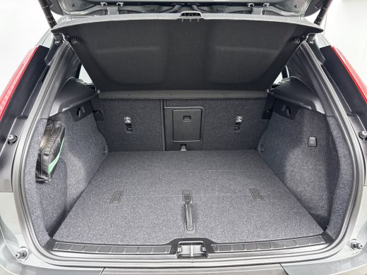 Volvo  XC40 B4 Plus Dark | 19" | Leder/Nubuck | Panoramadak | 360 Camera | Pixel LED | Getint Glas | Harman K... ActivLease financial lease