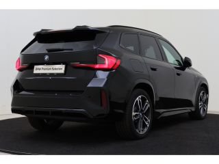 BMW iX1 eDrive20 High Executive M Sport / Panoramadak / Sportstoelen / M Adaptief onderstel / Comfort Acc...