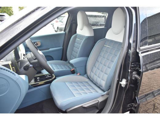 Fiat Grande Panda La Prima | 10,25" touchscreen radio met Bluetooth, DAB & USB &eacute;n Navigatie | Automatische aircondi... ActivLease financial lease