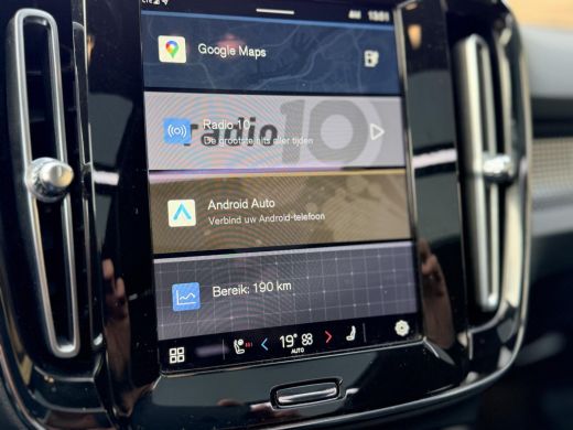 Volvo  XC40 Recharge P8 AWD R-Design SoH 92,7% / Trekhaak / Xenium-pakket / IntelliSafePRO-pakket / 20 Inch R... ActivLease financial lease