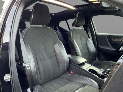 Volvo  XC40 Recharge P8 AWD R-Design SoH 92,7% / Trekhaak / Xenium-pakket / IntelliSafePRO-pakket / 20 Inch R... ActivLease financial lease