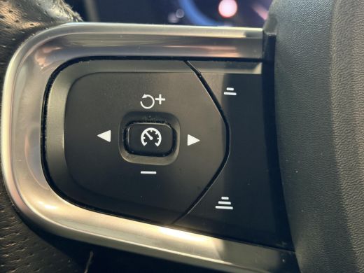 Volvo  XC40 Recharge P8 AWD R-Design SoH 92,7% / Trekhaak / Xenium-pakket / IntelliSafePRO-pakket / 20 Inch R... ActivLease financial lease