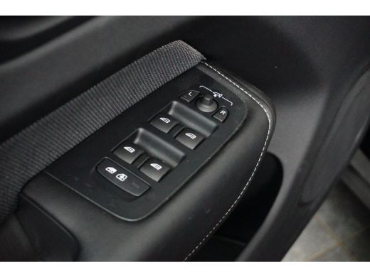 Volvo  XC60 T6 Plug-in hybrid AWD Plus Black Edition | Achterbank verwarmd | Apple Carplay/Android Auto|telef... ActivLease financial lease