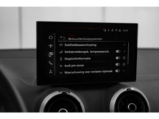 Audi Q2 35 TFSI S Edition 150pk | Matrix LED Koplampen | Comfort sleutel | Parkeerhulp Achter | Privacy Glas ActivLease financial lease