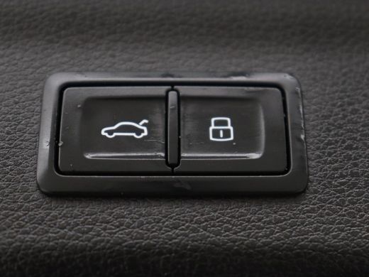 Audi Q3 45 TFSIe S edition | Leder | Stoelverwarming | Adaptive cruise | Camera | Carplay | Sfeerverlicht... ActivLease financial lease