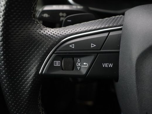 Audi Q3 45 TFSIe S edition | Leder | Stoelverwarming | Adaptive cruise | Camera | Carplay | Sfeerverlicht... ActivLease financial lease