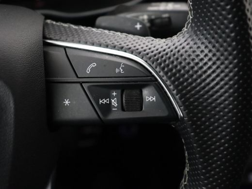 Audi Q3 45 TFSIe S edition | Leder | Stoelverwarming | Adaptive cruise | Camera | Carplay | Sfeerverlicht... ActivLease financial lease