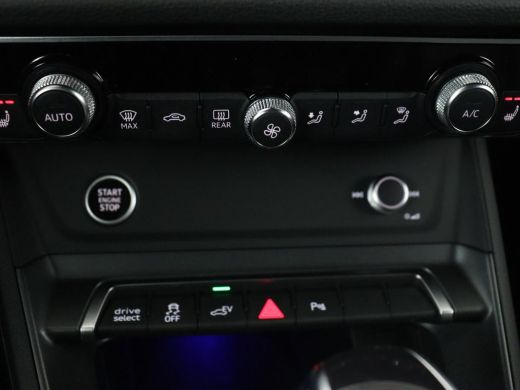 Audi Q3 45 TFSIe S edition | Leder | Stoelverwarming | Adaptive cruise | Camera | Carplay | Sfeerverlicht... ActivLease financial lease