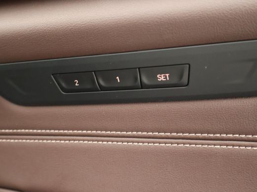 BMW 5 Serie 518D M-SPORT SEDAN + NAPPA LEDEREN COMFORTZETELS | TREKHAAK | H/K | HEAD-UP | SFEERVERLICHTING ActivLease financial lease