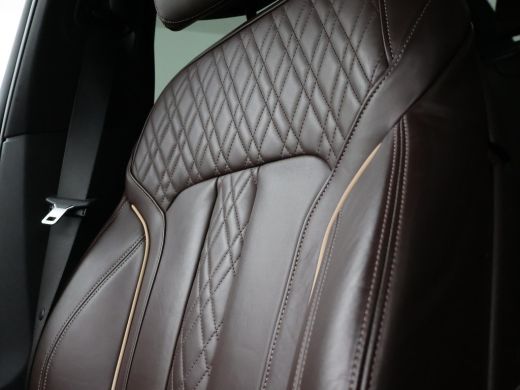 BMW 5 Serie 518D M-SPORT SEDAN + NAPPA LEDEREN COMFORTZETELS | TREKHAAK | H/K | HEAD-UP | SFEERVERLICHTING ActivLease financial lease