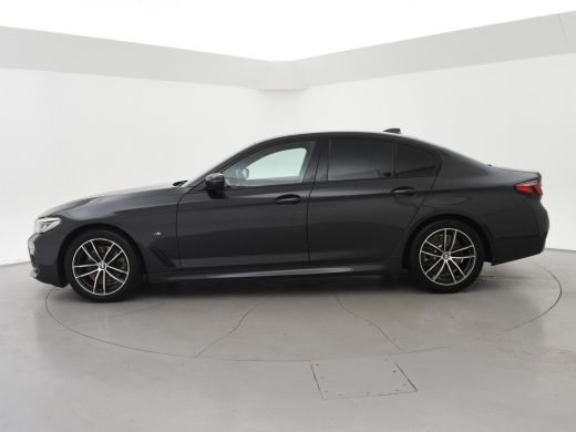 BMW 5 Serie 518D M-SPORT SEDAN + NAPPA LEDEREN COMFORTZETELS | TREKHAAK | H/K | HEAD-UP | SFEERVERLICHTING ActivLease financial lease