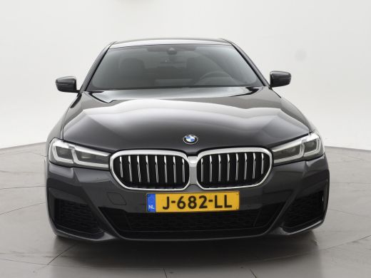 BMW 5 Serie 518D M-SPORT SEDAN + NAPPA LEDEREN COMFORTZETELS | TREKHAAK | H/K | HEAD-UP | SFEERVERLICHTING ActivLease financial lease