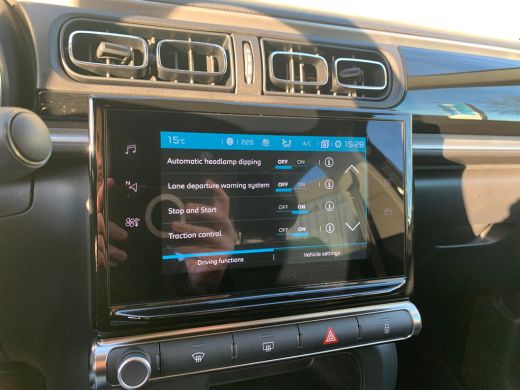 Citroën C3 1.2 PureTech Shine Airco | Camera | Cruise Control | DAB | Keyless | LED | Navi | Stoelverwarming | ActivLease financial lease