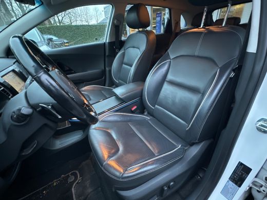 Kia e-Niro ExecutiveLine 64 kWh | NL-AUTO! | CAMERA | STOELVERWARMING-VERKOELING INCL MEMORY | DODE HOEK | A... ActivLease financial lease