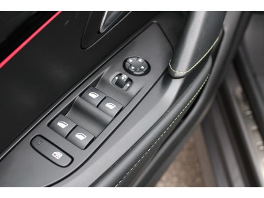 Peugeot 208 1.2 PureTech GT Pack | Navigatie | Camera | Panoramadak | Stoelverwarming | Alcantara | Full LED | ActivLease financial lease
