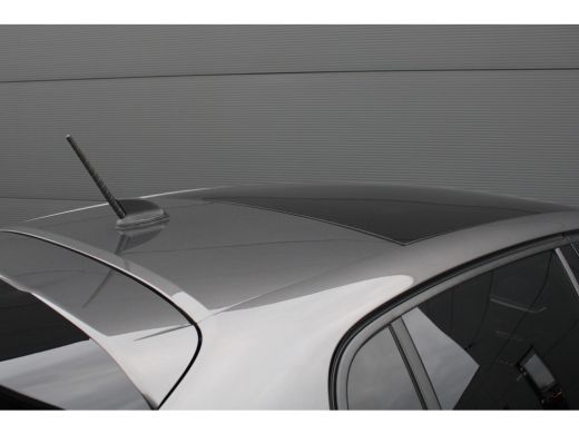 Peugeot 208 1.2 PureTech GT Pack | Navigatie | Camera | Panoramadak | Stoelverwarming | Alcantara | Full LED | ActivLease financial lease