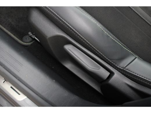 Peugeot 208 1.2 PureTech GT Pack | Navigatie | Camera | Panoramadak | Stoelverwarming | Alcantara | Full LED | ActivLease financial lease