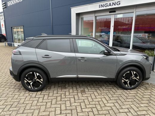 Peugeot e-2008 EV GT 54 kWh | 11 kW lader | Achterbank in delen neerklapbaar | Achteruitrijcamera ActivLease financial lease