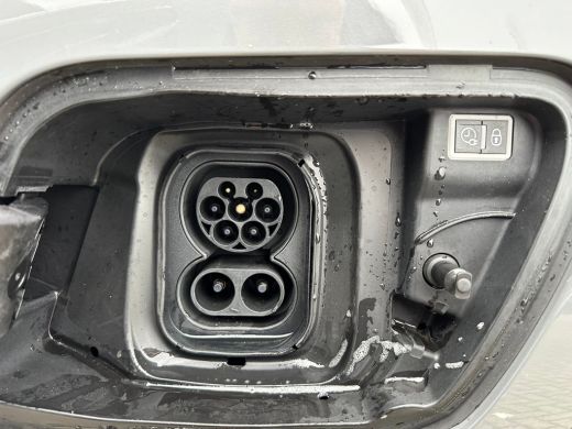 Peugeot e-2008 EV GT 54 kWh | 11 kW lader | Achterbank in delen neerklapbaar | Achteruitrijcamera ActivLease financial lease