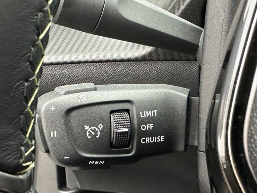 Peugeot e-2008 EV GT 54 kWh | 11 kW lader | Achterbank in delen neerklapbaar | Achteruitrijcamera ActivLease financial lease