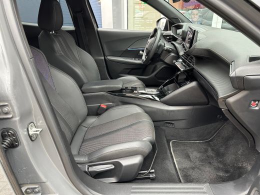 Peugeot e-2008 EV GT 54 kWh | 11 kW lader | Achterbank in delen neerklapbaar | Achteruitrijcamera ActivLease financial lease