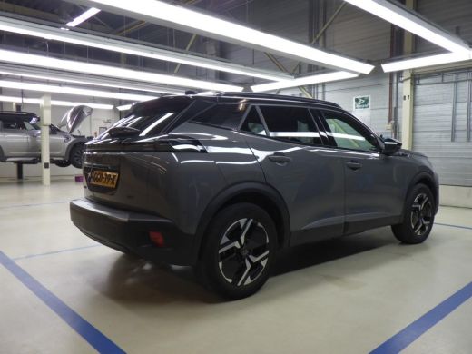 Peugeot e-2008 EV GT 54 kWh | 11 kW lader | Achterbank in delen neerklapbaar | Achteruitrijcamera ActivLease financial lease