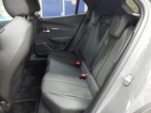 Peugeot e-2008 EV GT 54 kWh | 11 kW lader | Achterbank in delen neerklapbaar | Achteruitrijcamera ActivLease financial lease