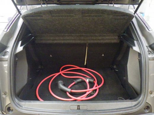 Peugeot e-2008 EV GT 54 kWh | 11 kW lader | Achterbank in delen neerklapbaar | Achteruitrijcamera ActivLease financial lease