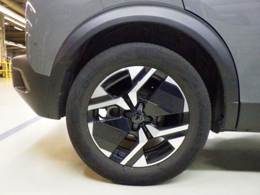 Peugeot e-2008 EV GT 54 kWh | 11 kW lader | Achterbank in delen neerklapbaar | Achteruitrijcamera ActivLease financial lease