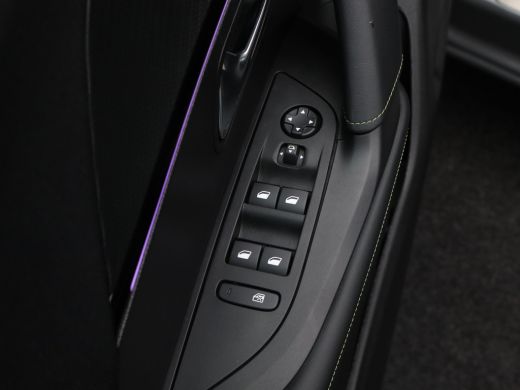 Peugeot e-2008 EV GT 54 kWh Automaat | 11 kW lader | Achteruitrijcamera | Airco (automatisch) ActivLease financial lease