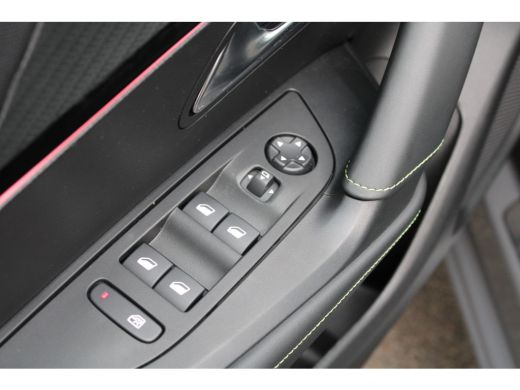 Peugeot e-2008 EV GT 54 kWh | Navigatie | Camera | Fase 3 laden | Nieuw model | BTW | Apple carplay | ActivLease financial lease