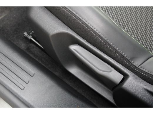 Peugeot e-2008 EV GT 54 kWh | Navigatie | Camera | Fase 3 laden | Nieuw model | BTW | Apple carplay | ActivLease financial lease