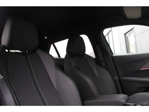 Peugeot e-2008 EV GT 54 kWh | Navigatie | Camera | Fase 3 laden | Nieuw model | BTW | Apple carplay | ActivLease financial lease