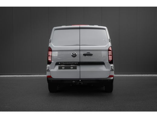 Volkswagen e-Transporter Bestelwagen L2 64kWh | 218 pk | Trekhaak | Dubbele Schuifdeur | Betimmering | Achteruitrijcamera ... ActivLease financial lease