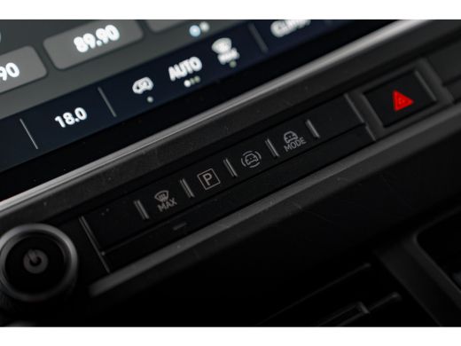 Volkswagen e-Transporter Bestelwagen L2 64kWh | 218 pk | Trekhaak | Dubbele Schuifdeur | Betimmering | Achteruitrijcamera ... ActivLease financial lease