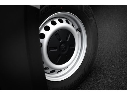 Volkswagen e-Transporter Bestelwagen L2 64kWh | 218 pk | Trekhaak | Dubbele Schuifdeur | Betimmering | Achteruitrijcamera ... ActivLease financial lease