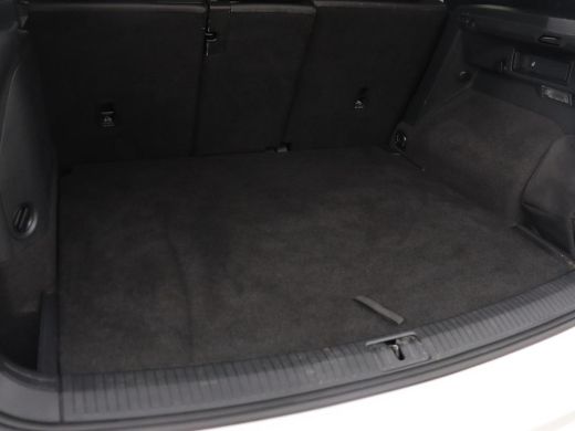 Volkswagen Tiguan 1.4 TSI eHybrid R-Line | Panoramadak | Trekhaak | Head-Up | Stoelverwarming | Adaptive cruise | C... ActivLease financial lease