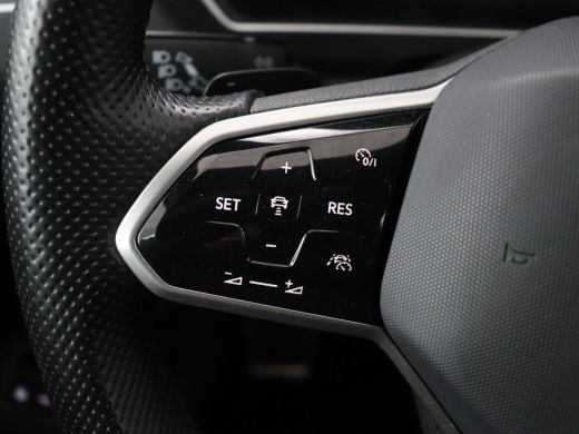 Volkswagen Tiguan 1.4 TSI eHybrid R-Line | Panoramadak | Trekhaak | Head-Up | Stoelverwarming | Adaptive cruise | C... ActivLease financial lease