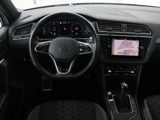 Volkswagen Tiguan 1.4 TSI eHybrid R-Line | Panoramadak | Trekhaak | Head-Up | Stoelverwarming | Adaptive cruise | C... ActivLease financial lease