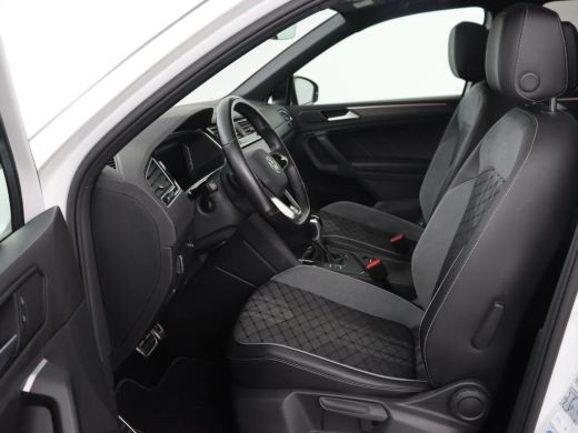 Volkswagen Tiguan 1.4 TSI eHybrid R-Line | Panoramadak | Trekhaak | Head-Up | Stoelverwarming | Adaptive cruise | C... ActivLease financial lease