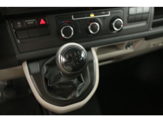 Volkswagen Transporter 2.0 TDI L2H1 | Euro6 | 140PK | DC | 6-Zits | Airco | Trekhaak | Elektrpakket ActivLease financial lease