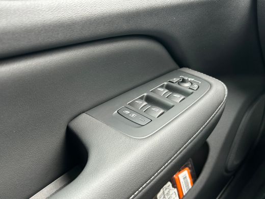 Volvo  V60 2.0 T8 Plug-in hybrid AWD Ultra Dark | Bowers & Wilkins| Massage stoelen | Gelammineerd Glas | HU... ActivLease financial lease