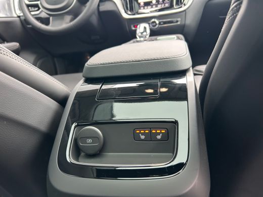Volvo  V60 2.0 T8 Plug-in hybrid AWD Ultra Dark | Bowers & Wilkins| Massage stoelen | Gelammineerd Glas | HU... ActivLease financial lease